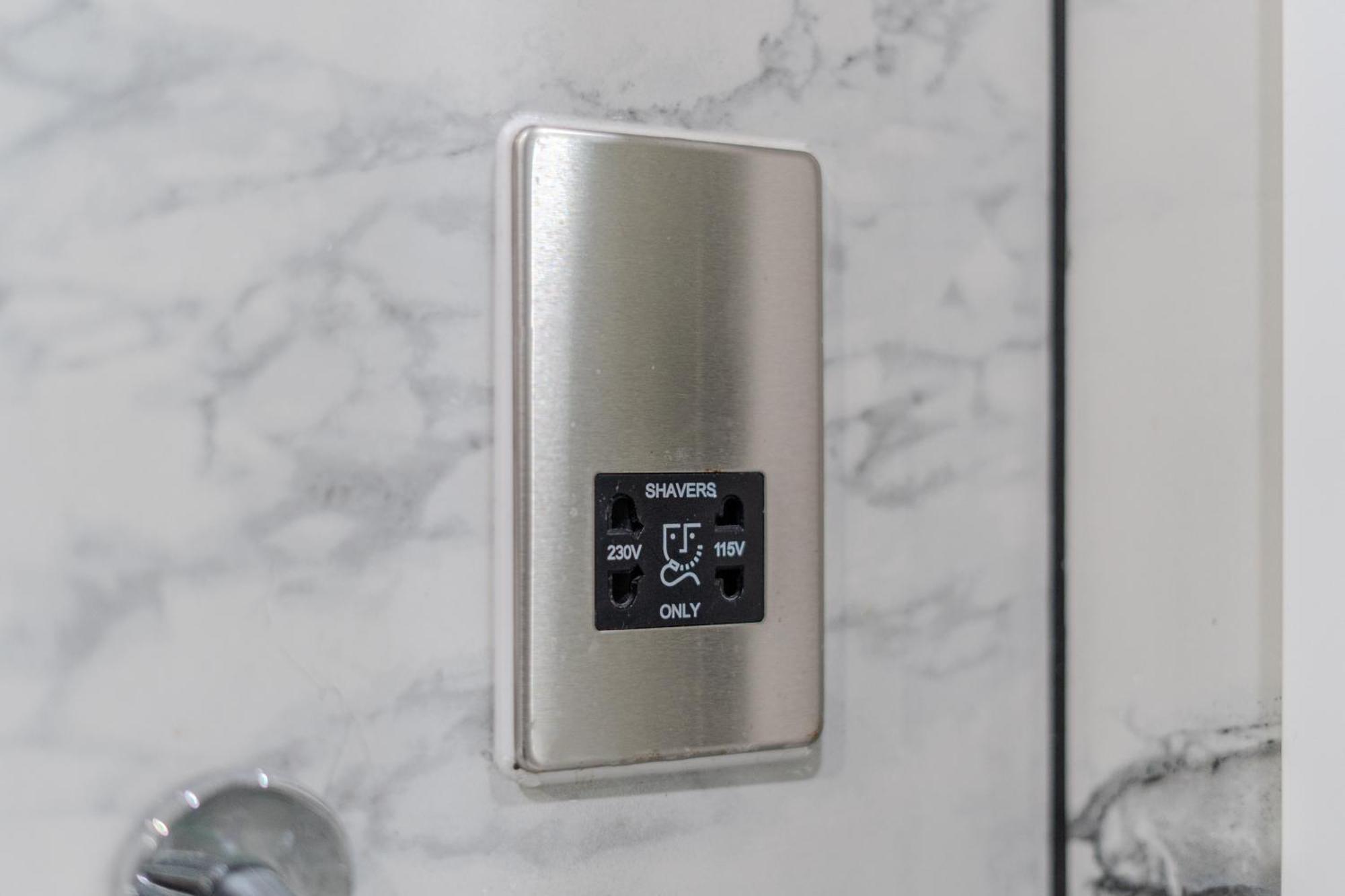 Ilford Hotel Goodmayes Экстерьер фото