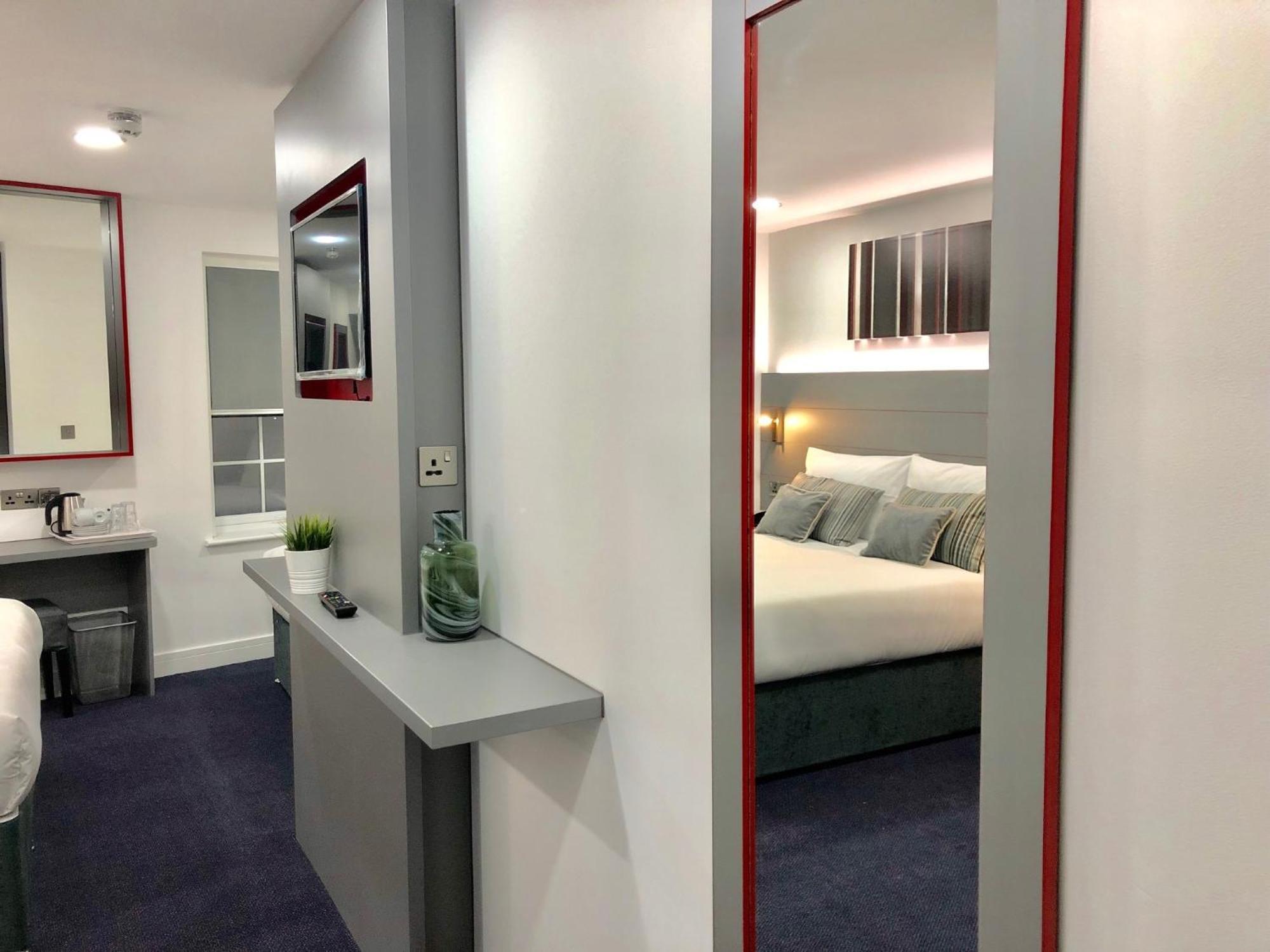 Ilford Hotel Goodmayes Экстерьер фото